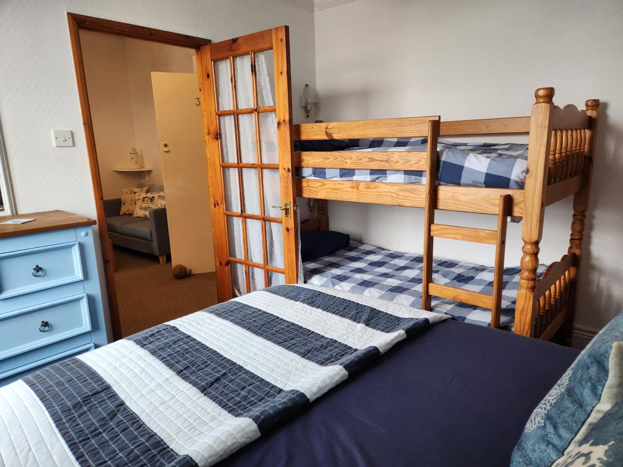Rose Court Holiday Apartments Торки Екстериор снимка