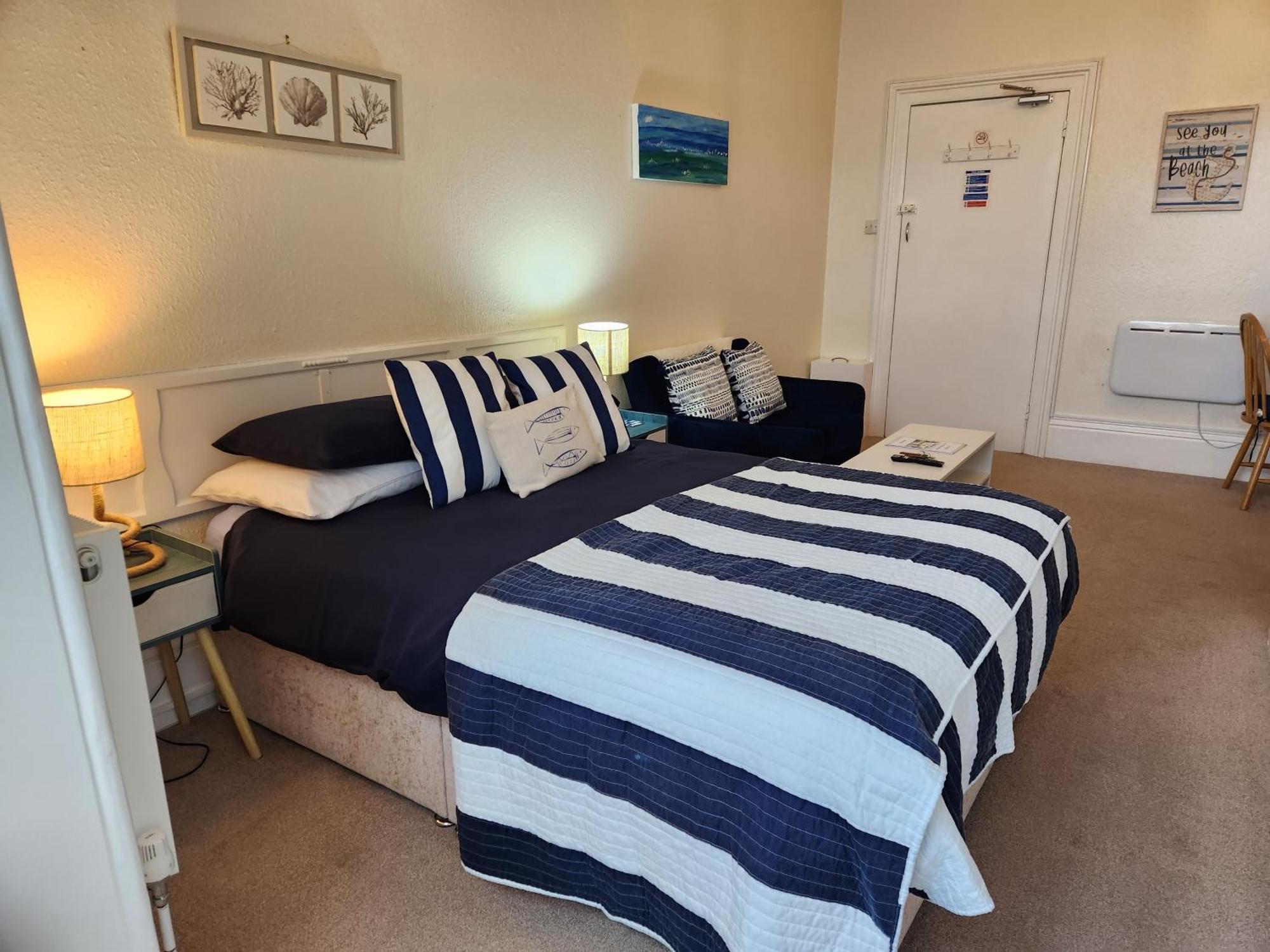 Rose Court Holiday Apartments Торки Екстериор снимка